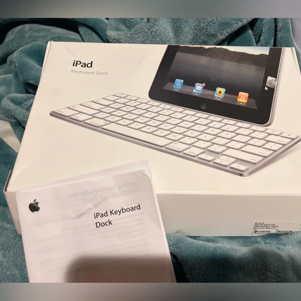 iPad keyboard dock. Never used.